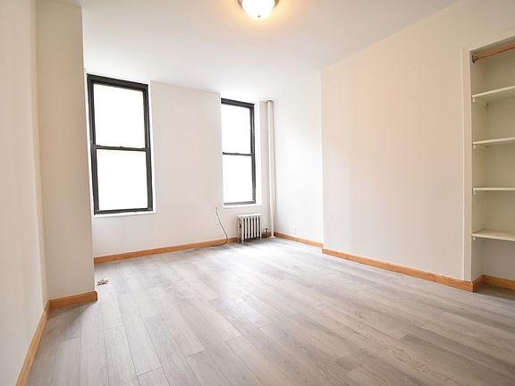 2nd image of 167 Elizabeth St APT 3