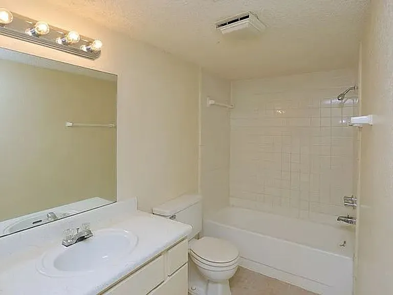 Cedar Lane Apartments — Photo 14