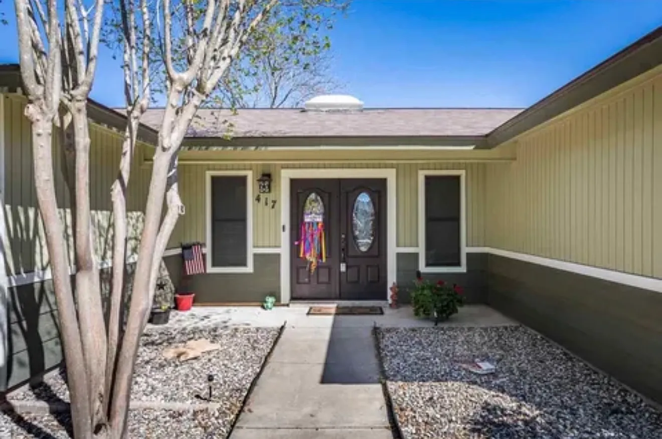 3 bed, 1979 sqft, $1,995 — Photo 2