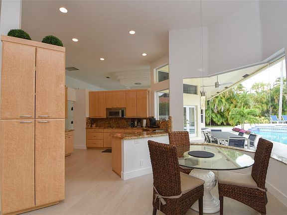 4th image of 12115 NW 10th Manor