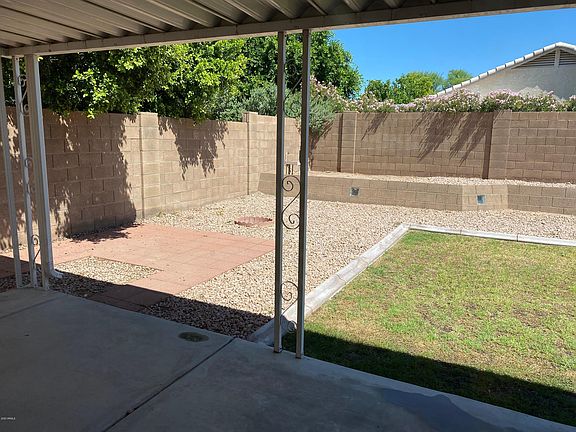 3rd image of 9182 W Paradise Ln
