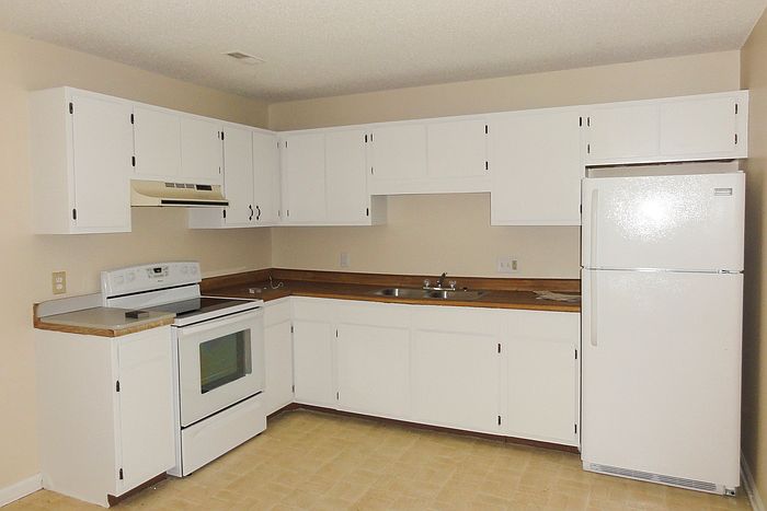 2nd image of 1335 Marne Ave APT B