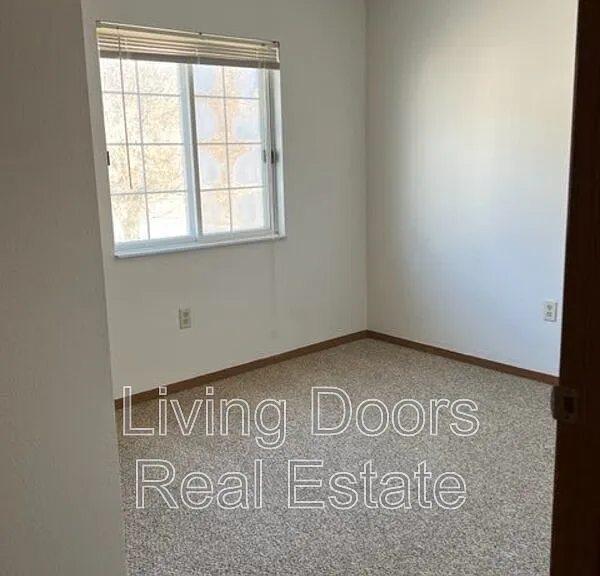 607 S Washington St #8 — Photo 9