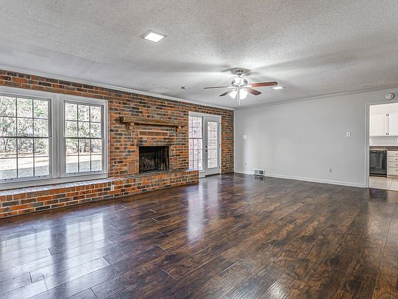 4th image of 8444 Winthrop Ct