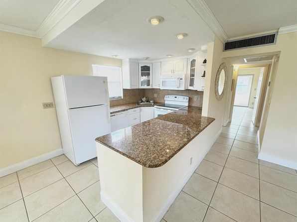301 Seville Blvd #M