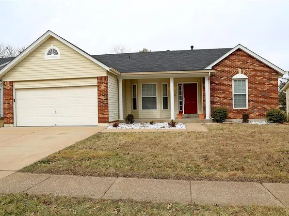 1053 Remington Oaks Ct, Fenton, MO 63026