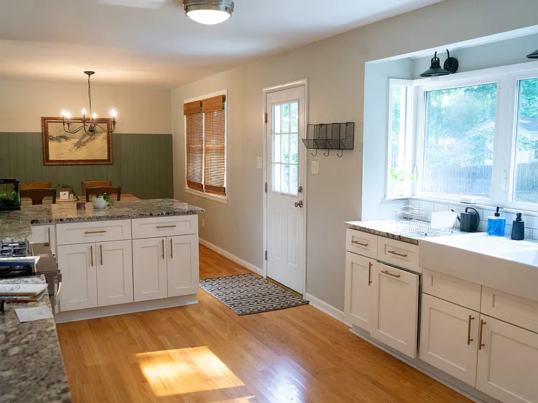 306 Plum Ln — Photo 5