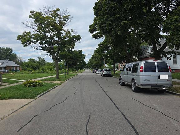 5th image of 4136 Rohns St