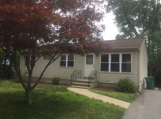 74 Levesque St, Warwick, RI 02886