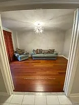 49 Highglen Ave E — Photo 4