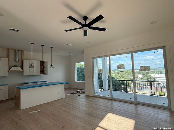 3rd image of 104 Magnolia Cir