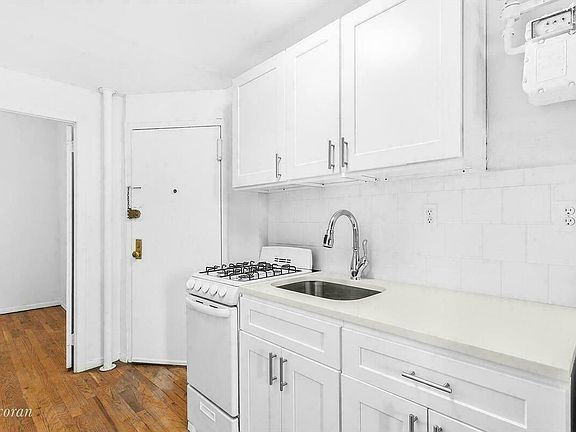 4th image of 148 Sullivan St APT 1R