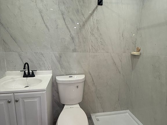 5th image of 20401 Murdock Ave #1
