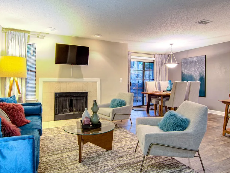 Barrington Hills Apartments — Photo 9