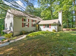 18 Round Hill Rd, Butler, NJ 07405