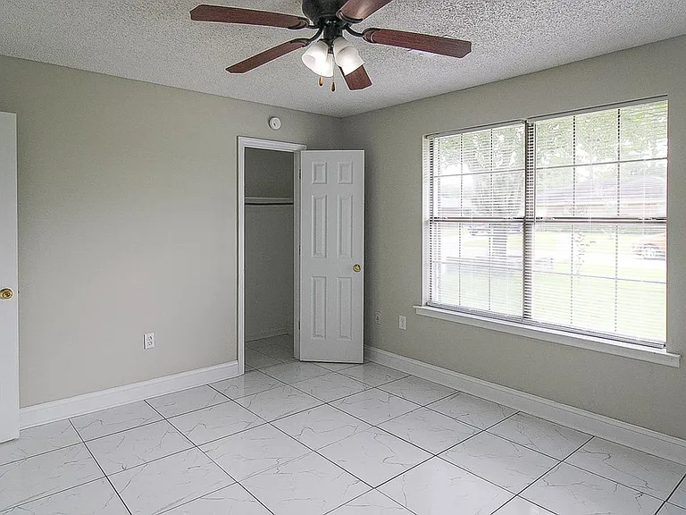 1235 Pineridge Way — Photo 11
