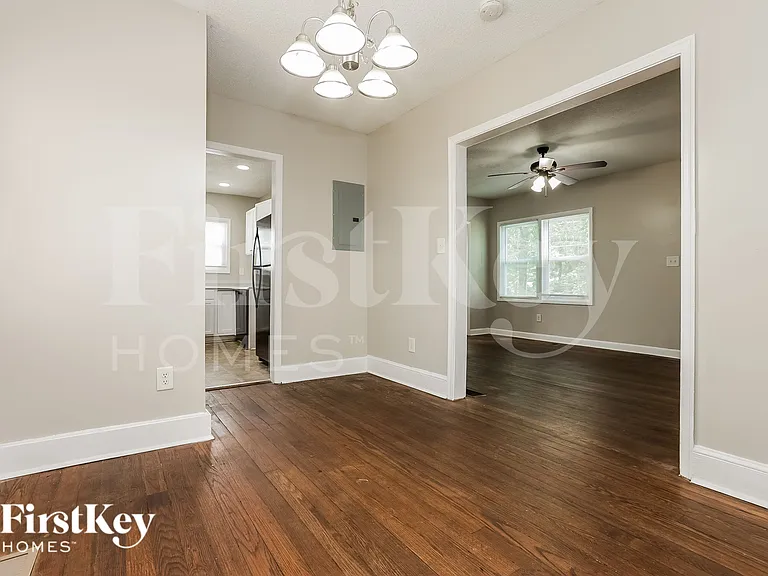 1731 N Olympian Way SW — Photo 5