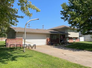 810 W 25th Ave, Hutchinson, KS 67502
