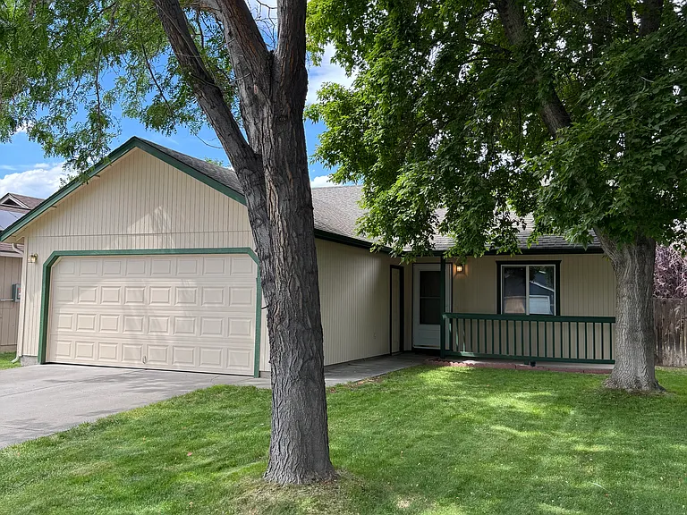 3255 SW Metolius Ave — Photo 1