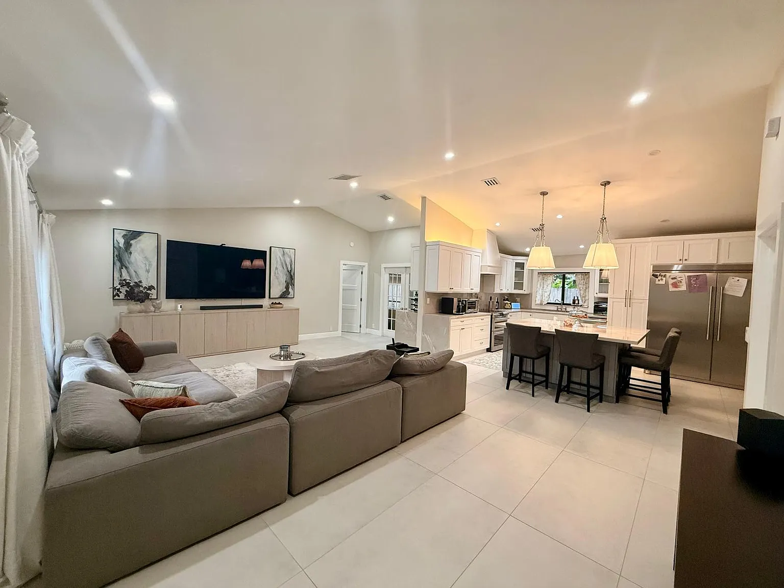 4 bed, 1972 sqft, $5,995 — Photo 1