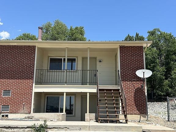 2nd image of 1048 Western Dr #4