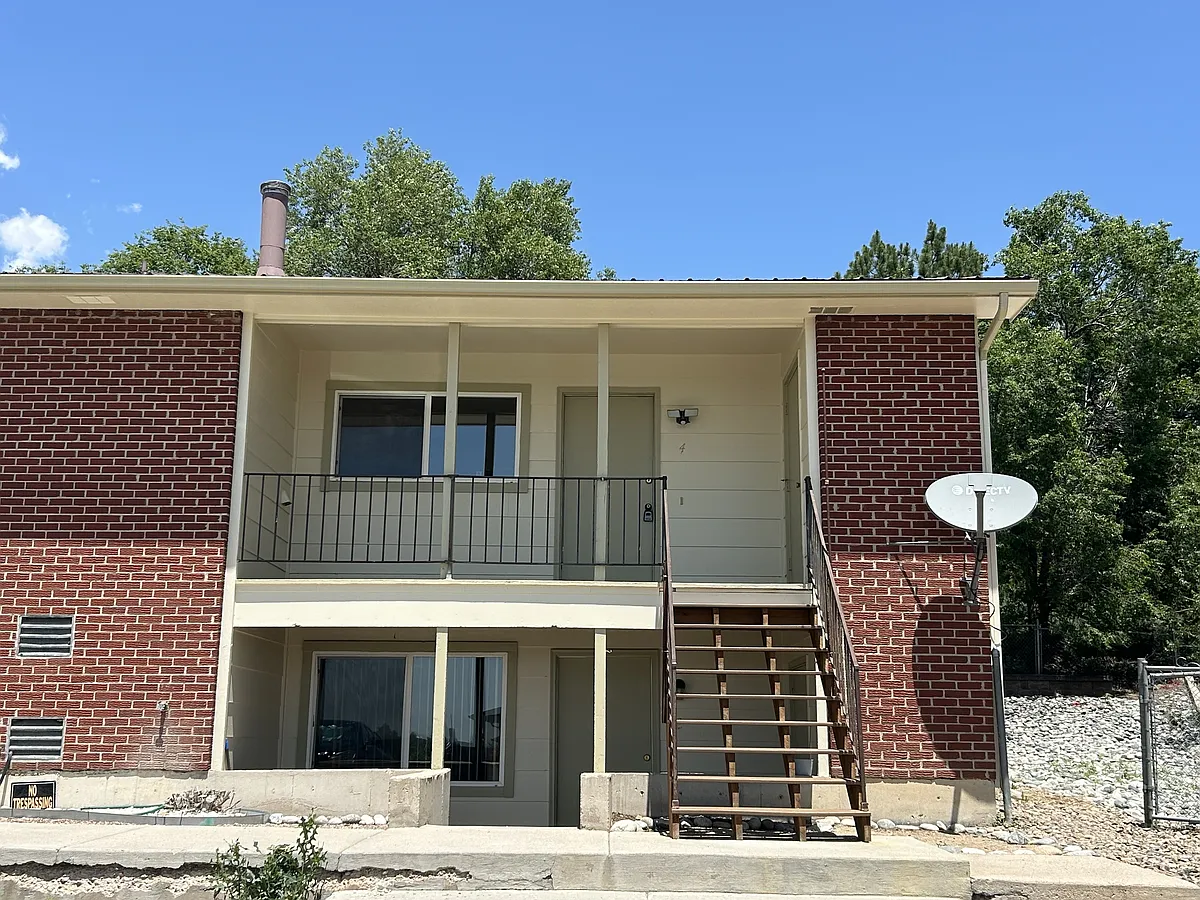 Building Photo - 1048 Western Dr #4