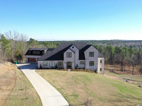 1688 S Silverthorne Dr, Little Rock, AR 72210