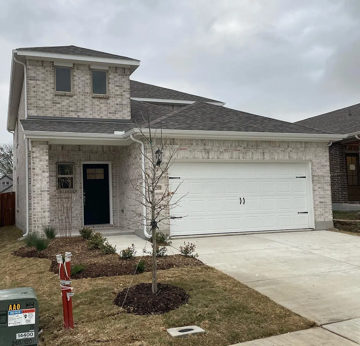 3208 Yellow Pine Dr — Photo 1