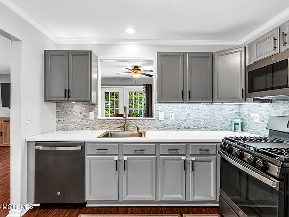 3rd image of 118 Evergreen Court