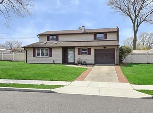 12 Majestic Rd, Selden, NY 11784