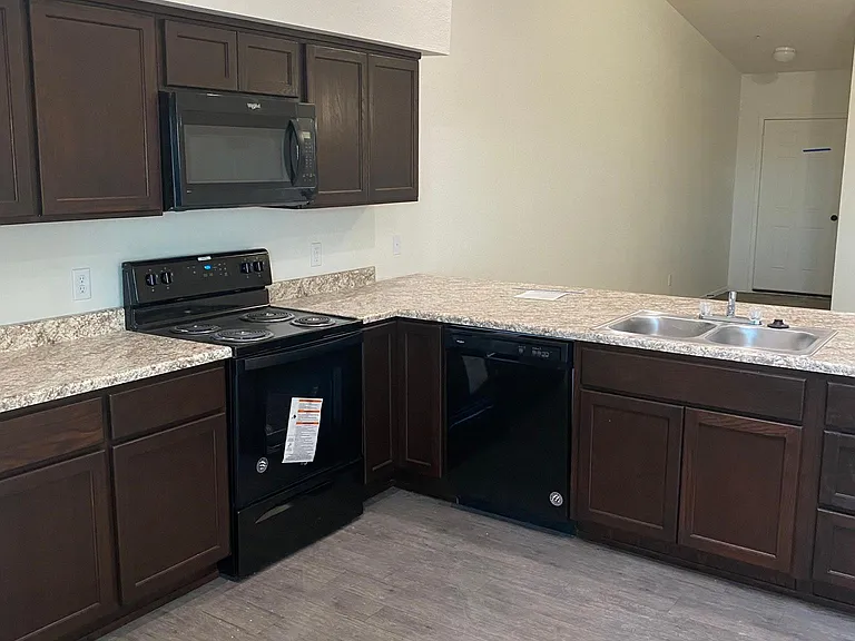 7374 E 37th Pl — Photo 3