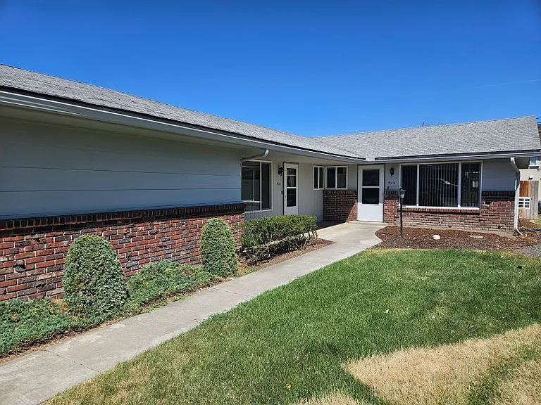 415 S 65th Ave — Photo 1