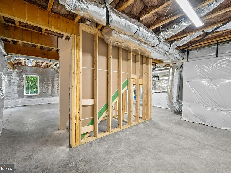 106 Mate Ct — Photo 32