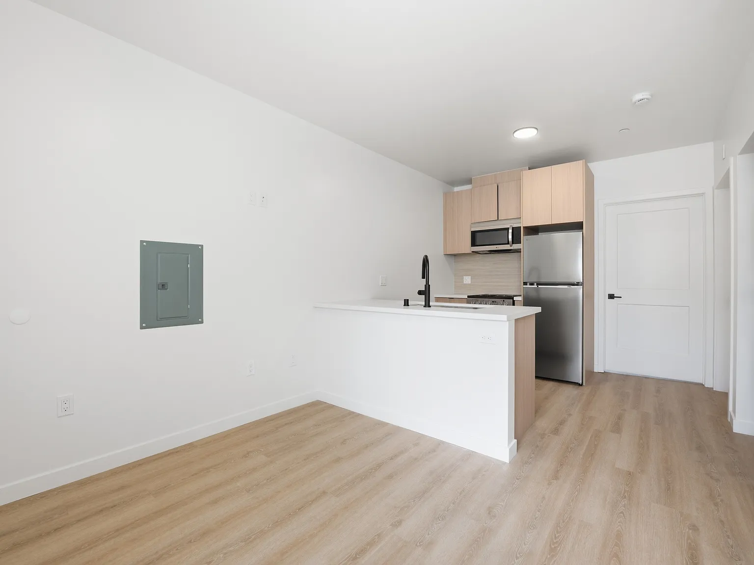 1 bed, 417 sqft, $2,195 — Photo 3