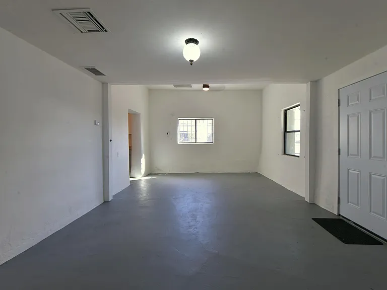 1211 S 9th Ave — Photo 5