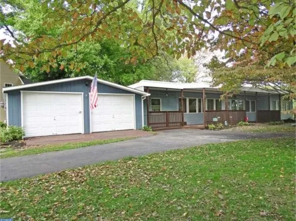 945 Ashton Rd, Bensalem, PA 19020