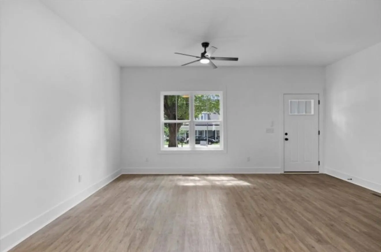 115 North St - B — Photo 3