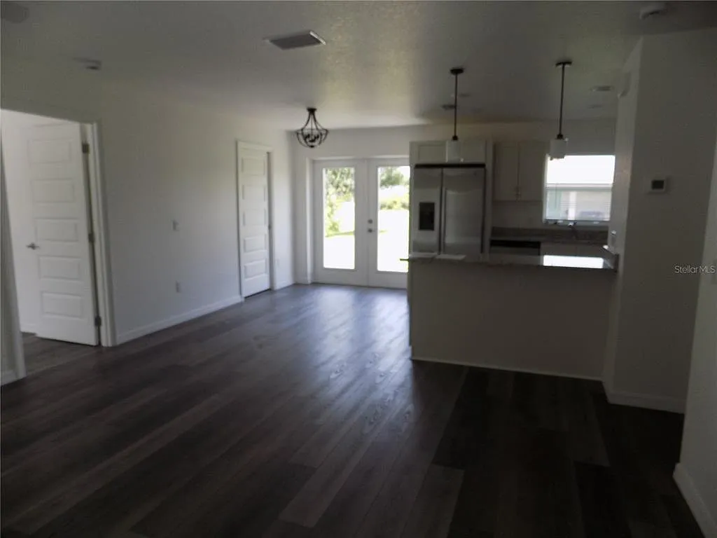 3 bed, 2.0 bath, 1228 sqft, $1,800 — Photo 3