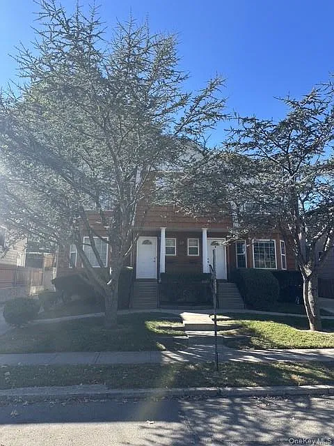 3 bed, 2.5 bath, 2800 sqft, $5,300 — Photo 1