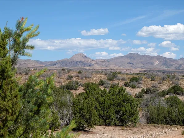 6038 Hoochaneetsa Plz S, Cochiti Lake, NM 87083