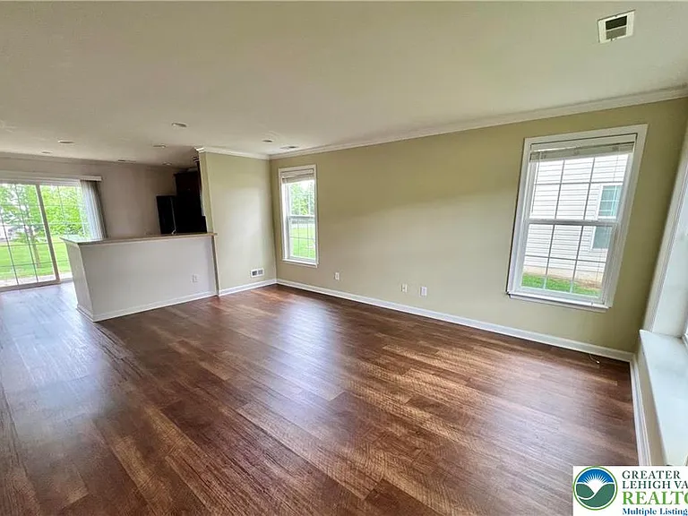 8395 Saylor Ct — Photo 2