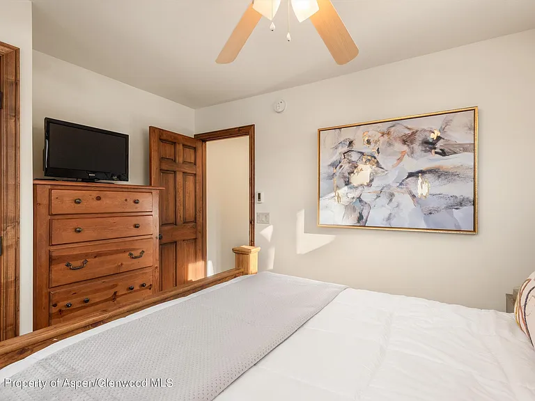 374 Meadow Ranch Dr — Photo 18