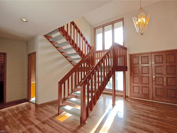 2nd image of 3606 Primrose Ave