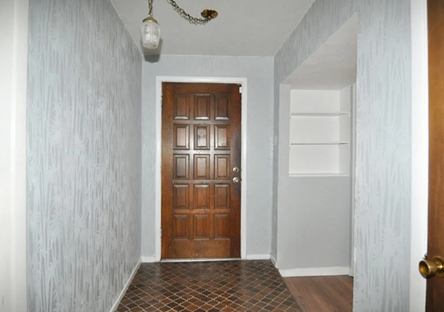 Available Now - Spacious 3-2-2 On Expansive Corner Lot With Hard Surface Flooring Throughout! — Photo 4
