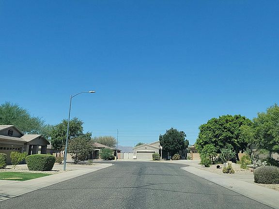 4th image of 16221 W Crocus Dr