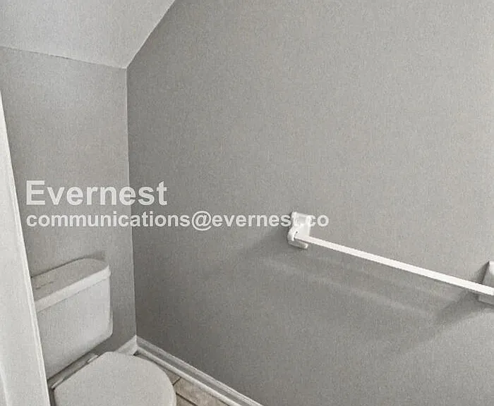 2463 Hampstead Dr — Photo 12