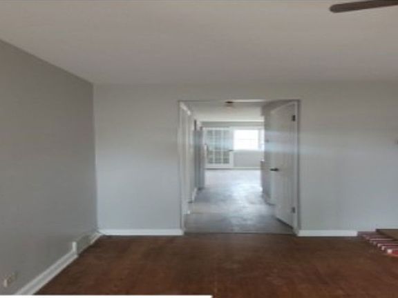 5th image of 6019 W 59th St
