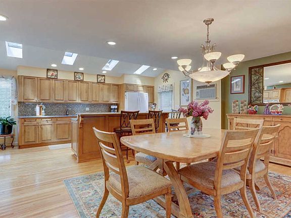 3rd image of 2608 Parkview Pl