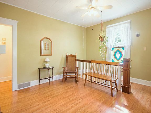 5th image of 103 Argonne St