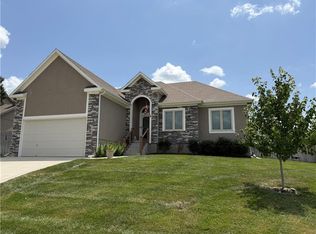 1115 SW 8th St, Oak Grove, MO 64075